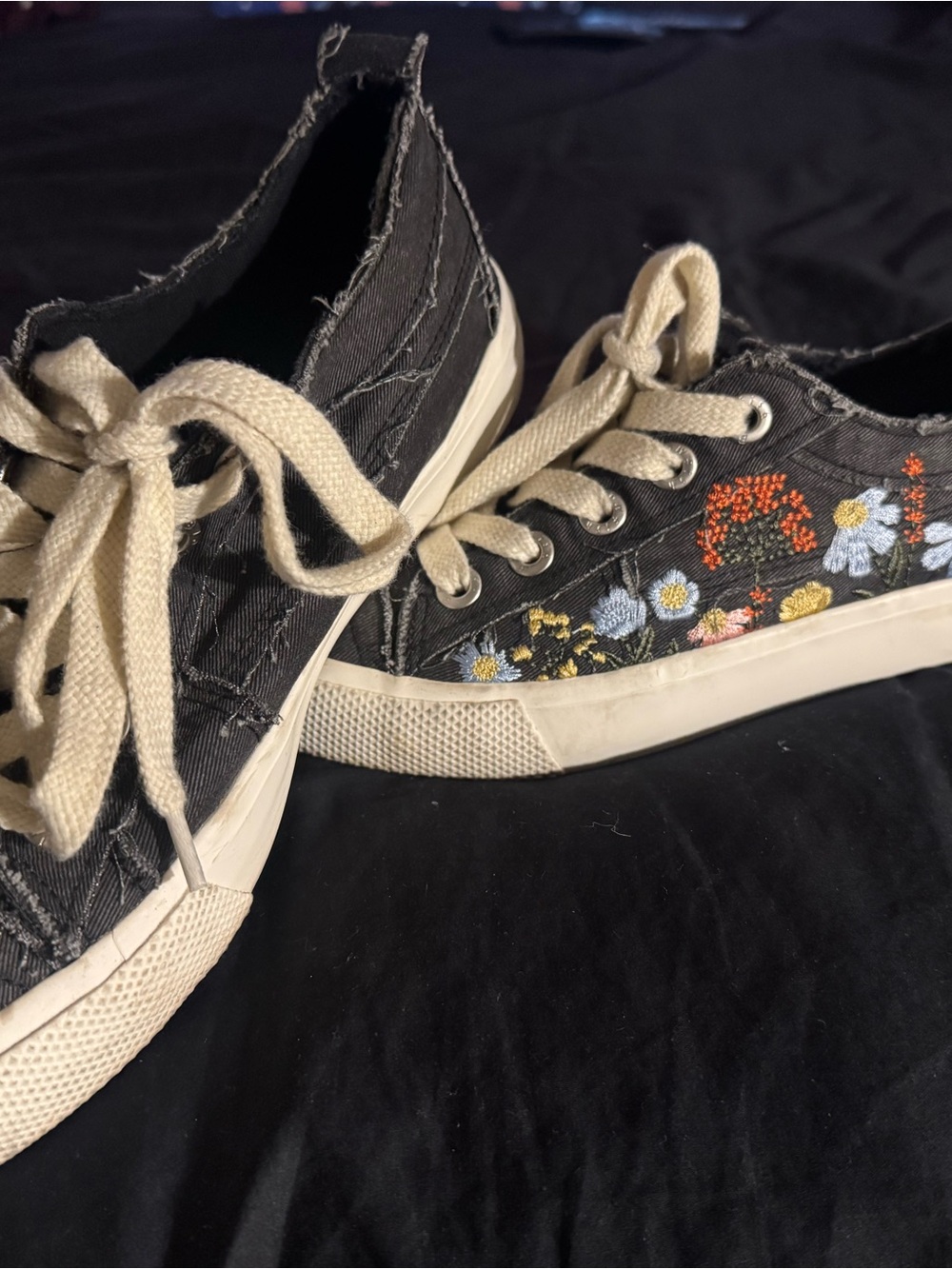 Black Canvas Low-Top Sneakers with Embroidered Floral Accents